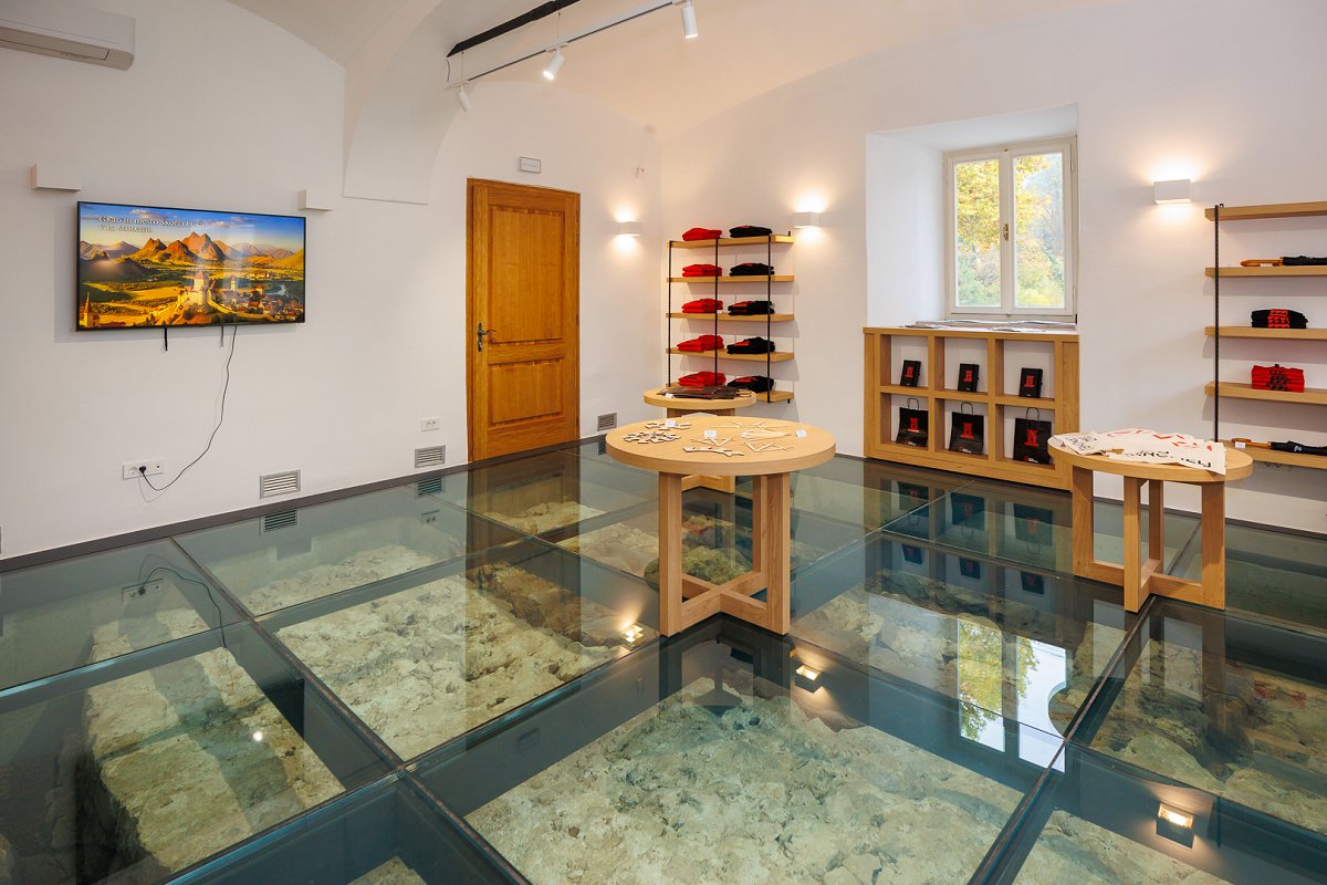 Tiskovna Grad 61.jpg