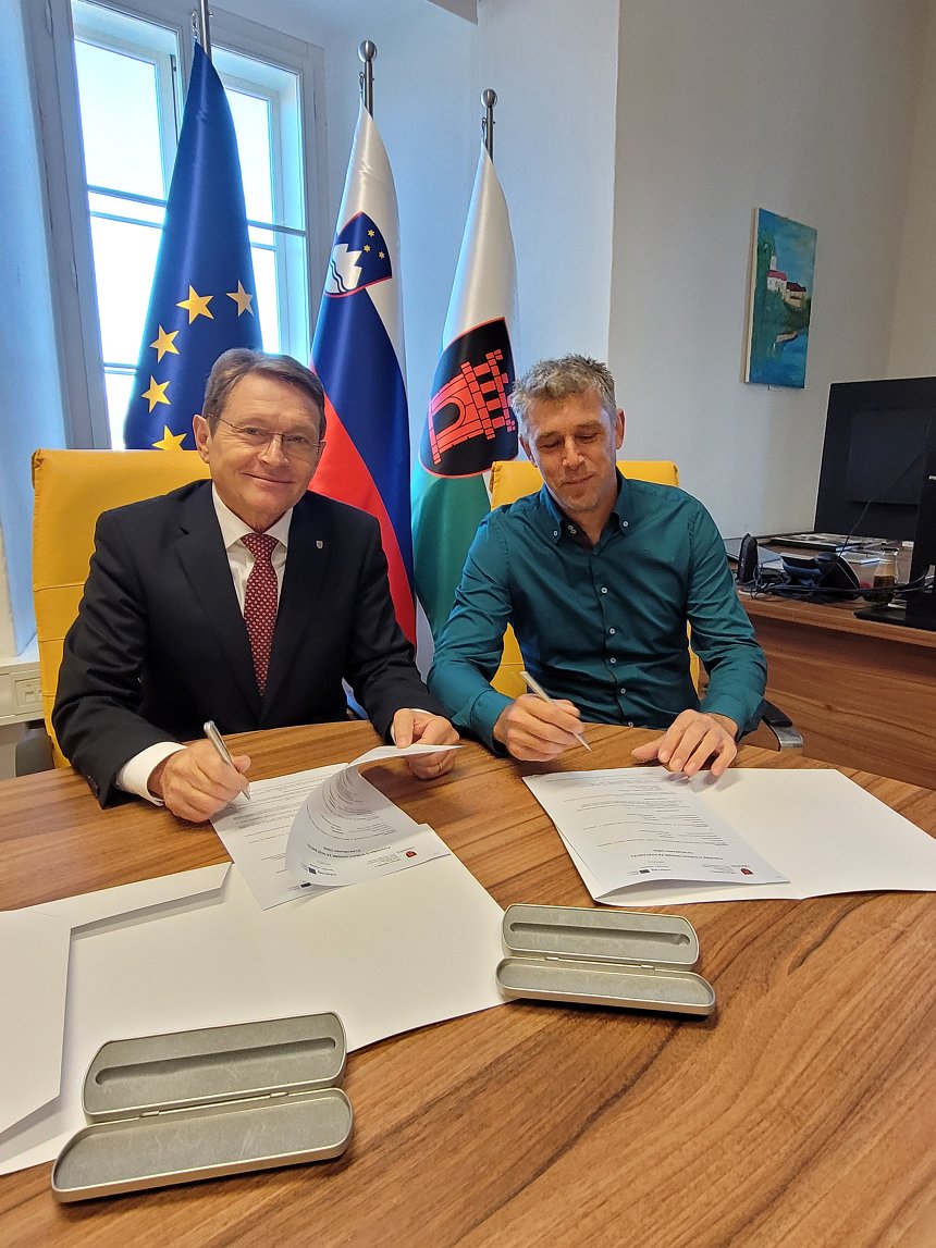 Podpis pogodbe Hitro 02