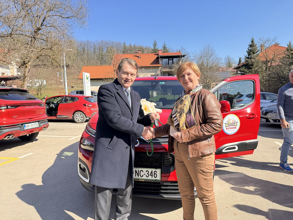 Župan predal vozilo Senior Domu starejših občanov Črnomelj (3).jpeg