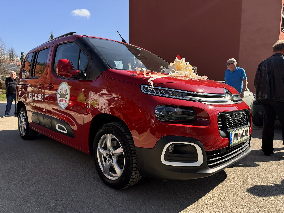 Župan predal vozilo Senior Domu starejših občanov Črnomelj (5).jpeg
