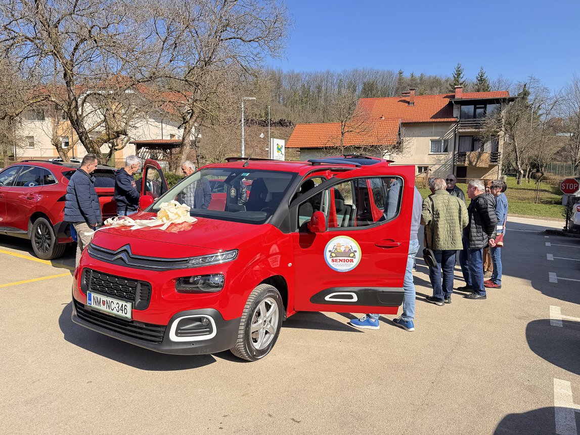 Župan predal vozilo Senior Domu starejših občanov Črnomelj (6).jpeg