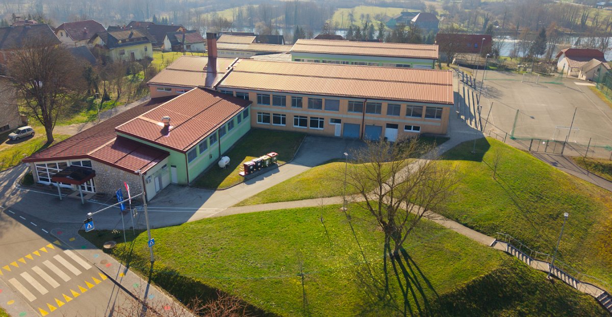 Slika OŠ Vinica iz zraka