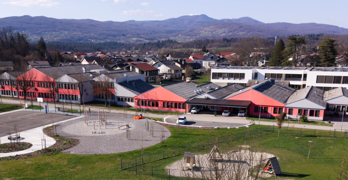 Slika Srednje šole Črnomelj iz zraka